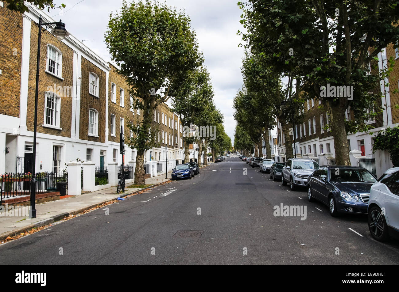 Reihenhäuser in der Nähe von Kings Cross Station in London England Vereinigtes Königreich Großbritannien Stockfoto