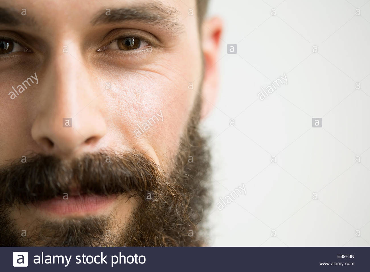 Porträt des Mannes mit Bart hautnah Stockfoto