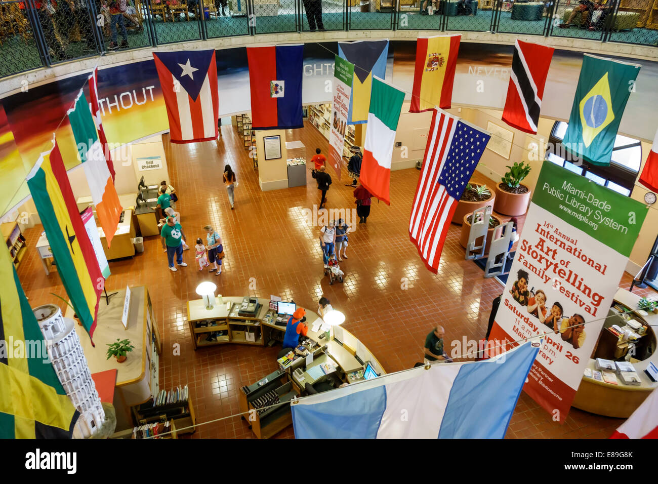 Miami Florida, Miami-Dade Public Library, jährliches internationales Festival der Kunst des Erzählens, freies Interieur, Flaggen, FL140420088 Stockfoto