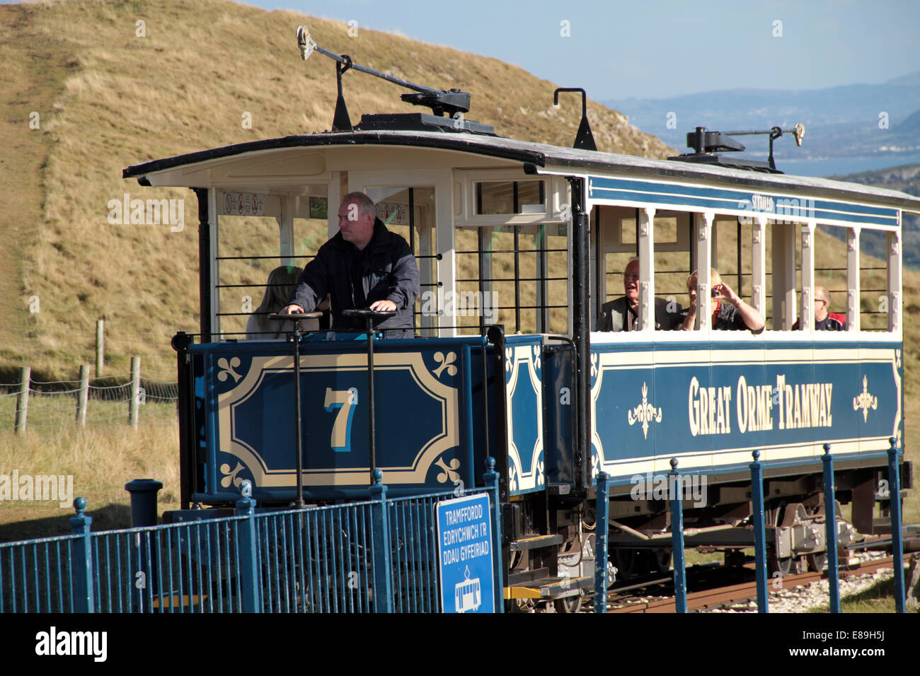 Der Great Orme Straßenbahn (Walisisch: Tramffordd y Gogarth) ist ein Kabel bespannte 3 ft 6 In (1.067 mm) Spurweite Straßenbahn in Llandudno Stockfoto