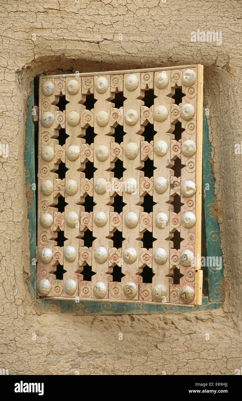 Nahaufnahme des marokkanischen Stilfenster in Djenne, Mali Stockfoto