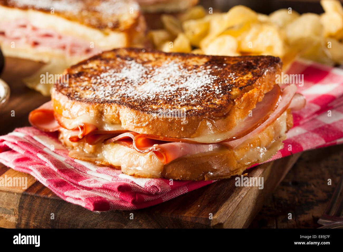 Hausgemachte Monte Cristo Sandwich mit Schinken und Käse Stockfoto