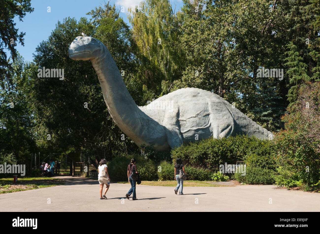 Elk203-6393 Kanada, Alberta, Calgary, Calgary Zoo, Prehistoric Park Dinosaurier statue Stockfoto