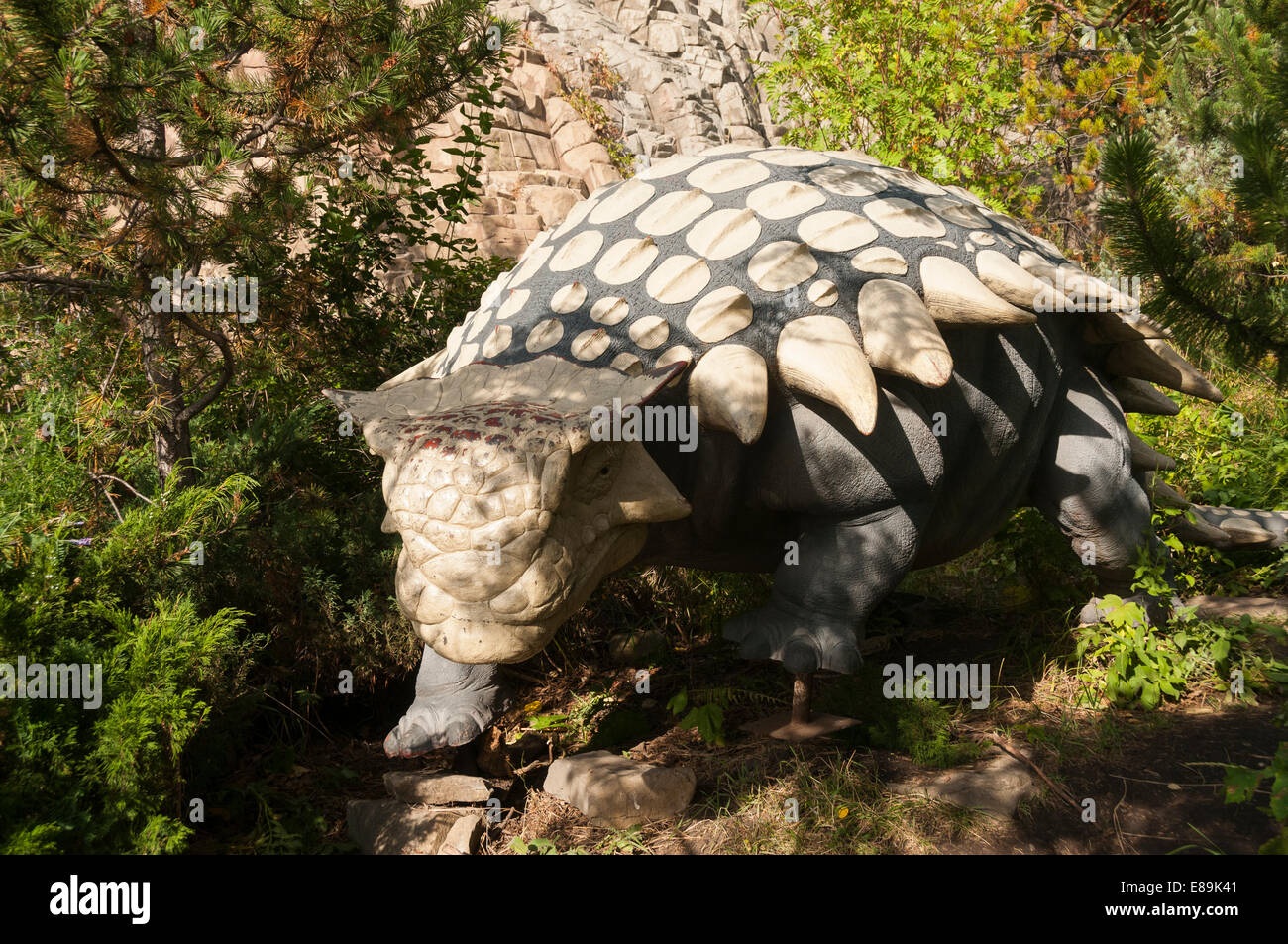 Elk203-6400 Kanada, Alberta, Calgary, Calgary Zoo, Prehistoric Park Dinosaurier statue Stockfoto