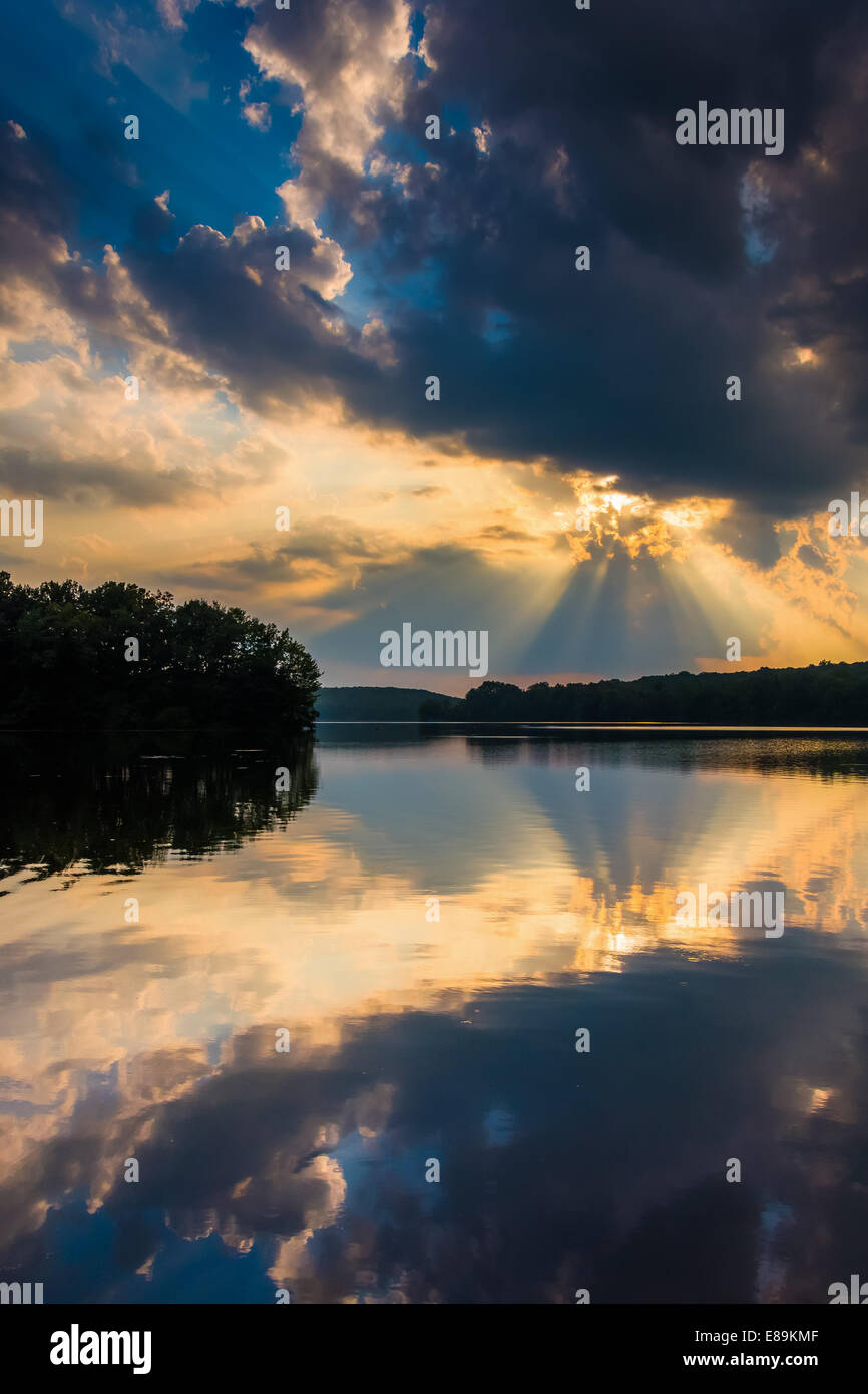 Sonnenuntergang spiegelt im See Pinchot, Gifford Pinchot State Park, Pennsylvania. Stockfoto