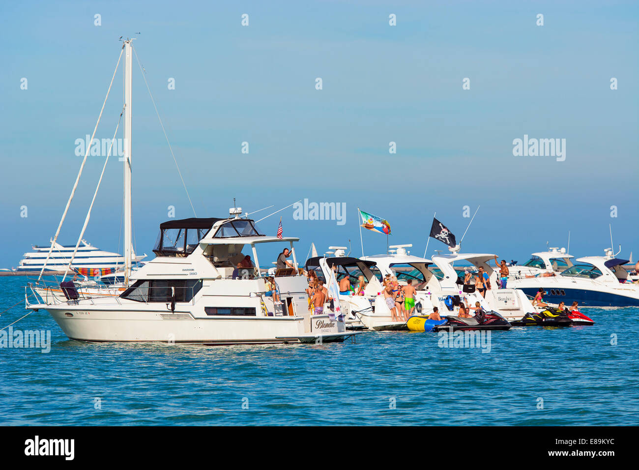 Chicago-Szene Bootsparty, Laufstall Oak Street Beach spielen Stift auf dem See Stockfoto