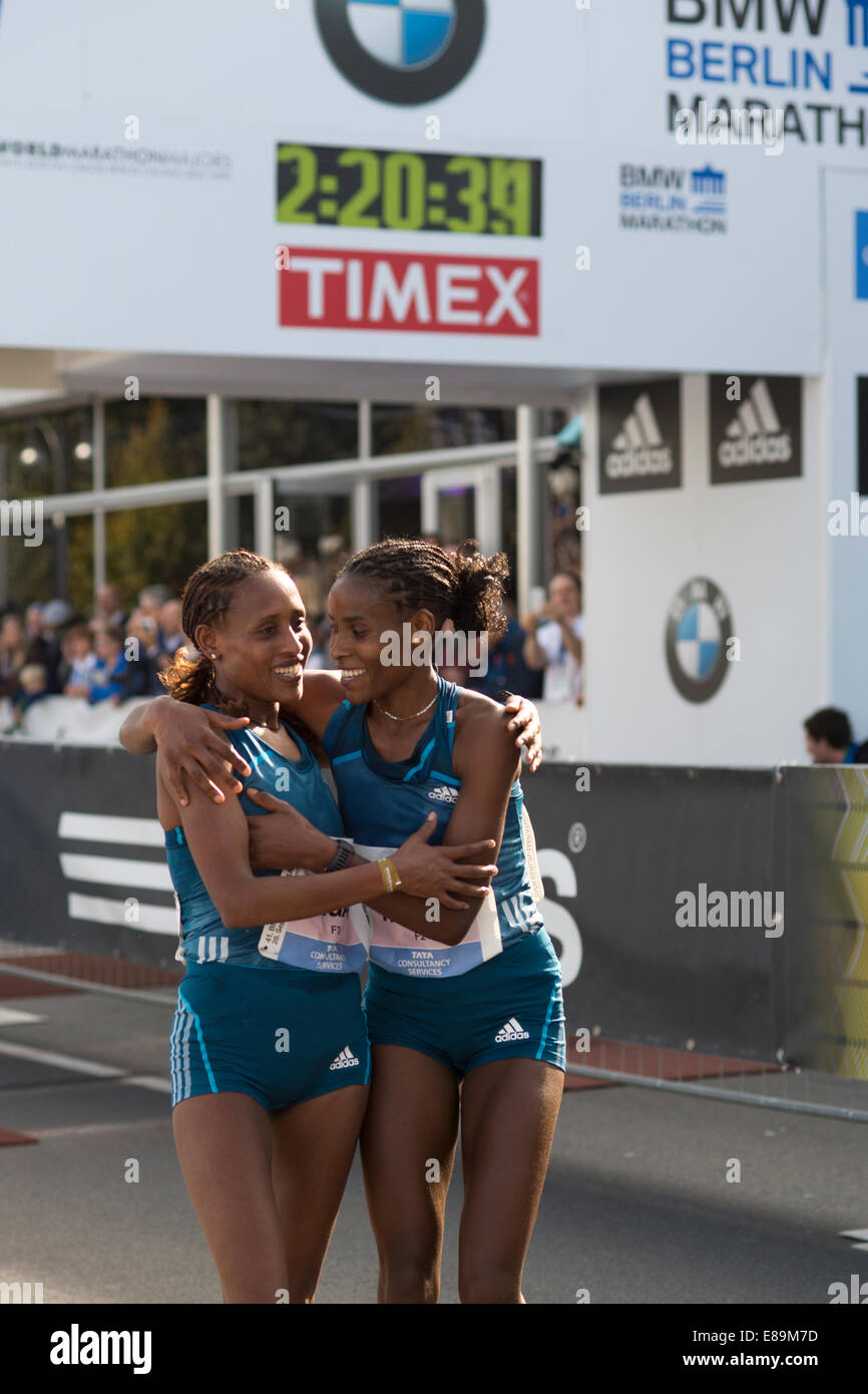 41 Berlin Marathon Finisher Tsegaye Stockfoto