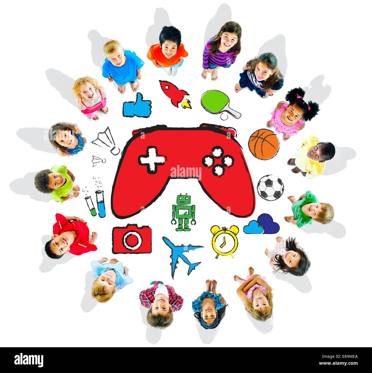 Multiethnische Gruppe von Kindern spielen von Videospielen Stockfoto