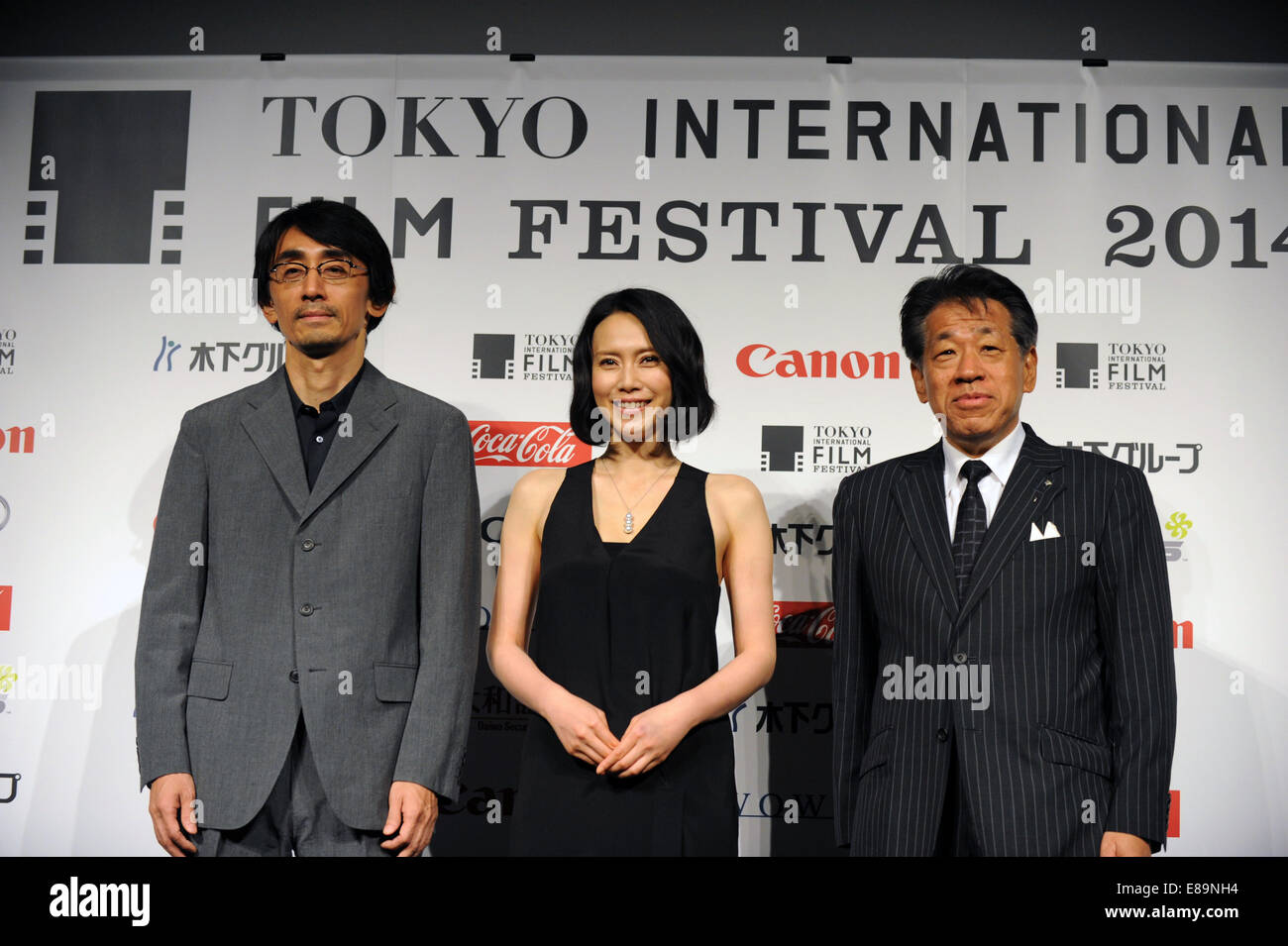 Miki Nakatani mit Regisseur Daihachi Yoshida, links und TIFF Leiter allgemeine Yasushi Shiina. Stockfoto