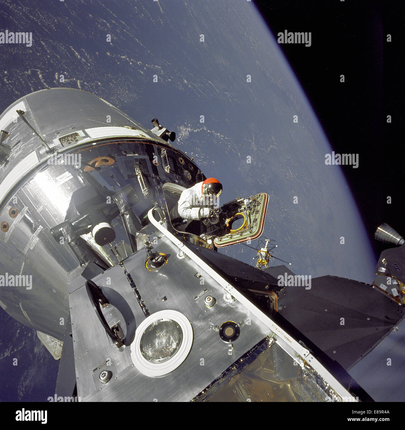 Apollo 9 Command/Service Module (CSM) den Spitznamen "Gummibonbon" und der Mondlandefähre (LM), den Spitznamen "Spider" angedockten dargestellt sind zusammen ein Stockfoto