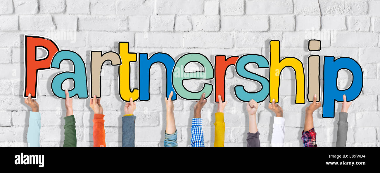 Multiethnische Gruppe von Hände halten Wort Partnerschaft Stockfoto