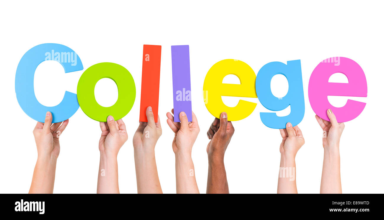 Diverse Hände halten das Wort College Stockfoto