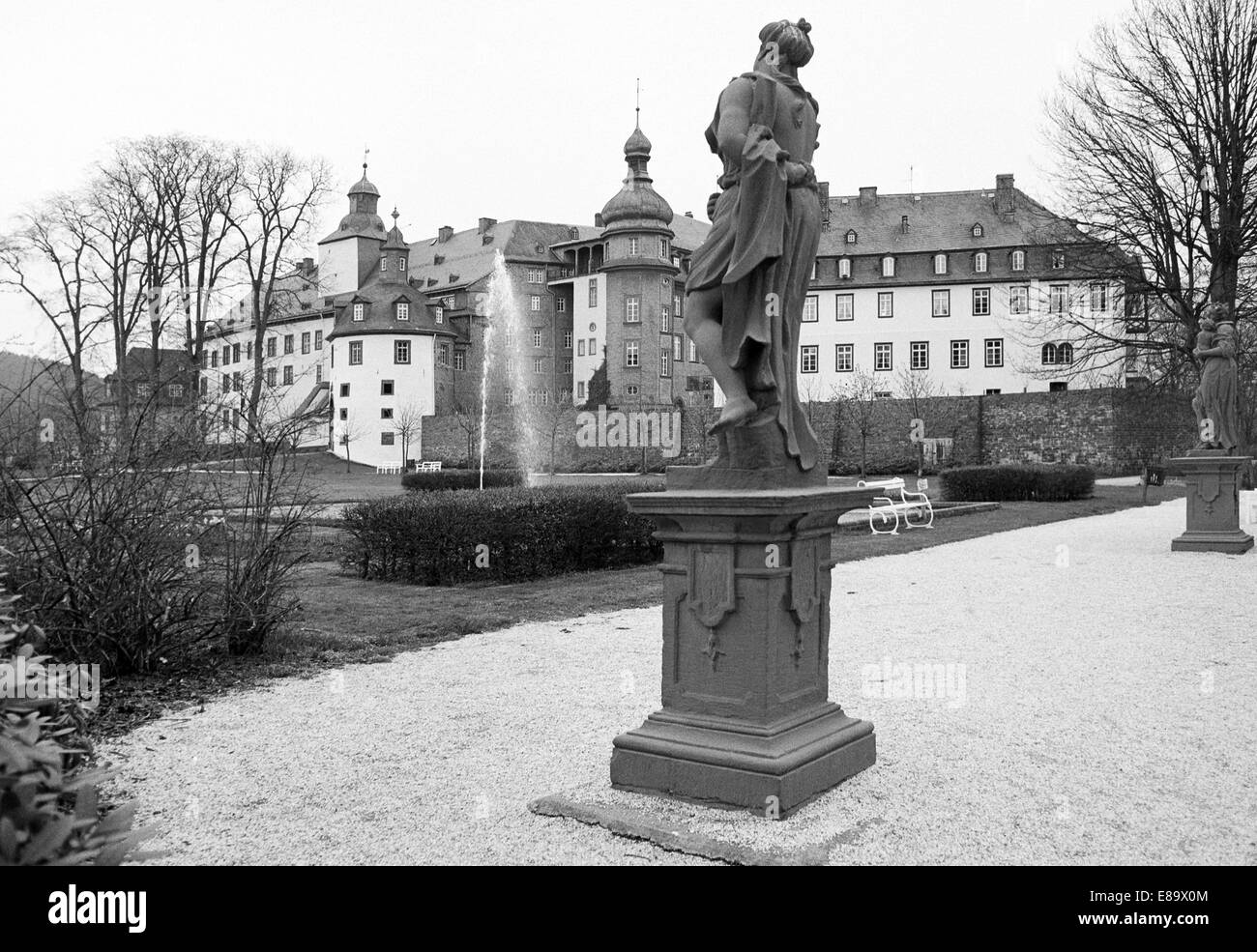 Achtziger Jahre, Schloss Und Schlosspark in Bad Berleburg, Wittgensteiner Land, Naturpark Rothaargebirge, Sauerland, Nordrhein-Westfalen Stockfoto