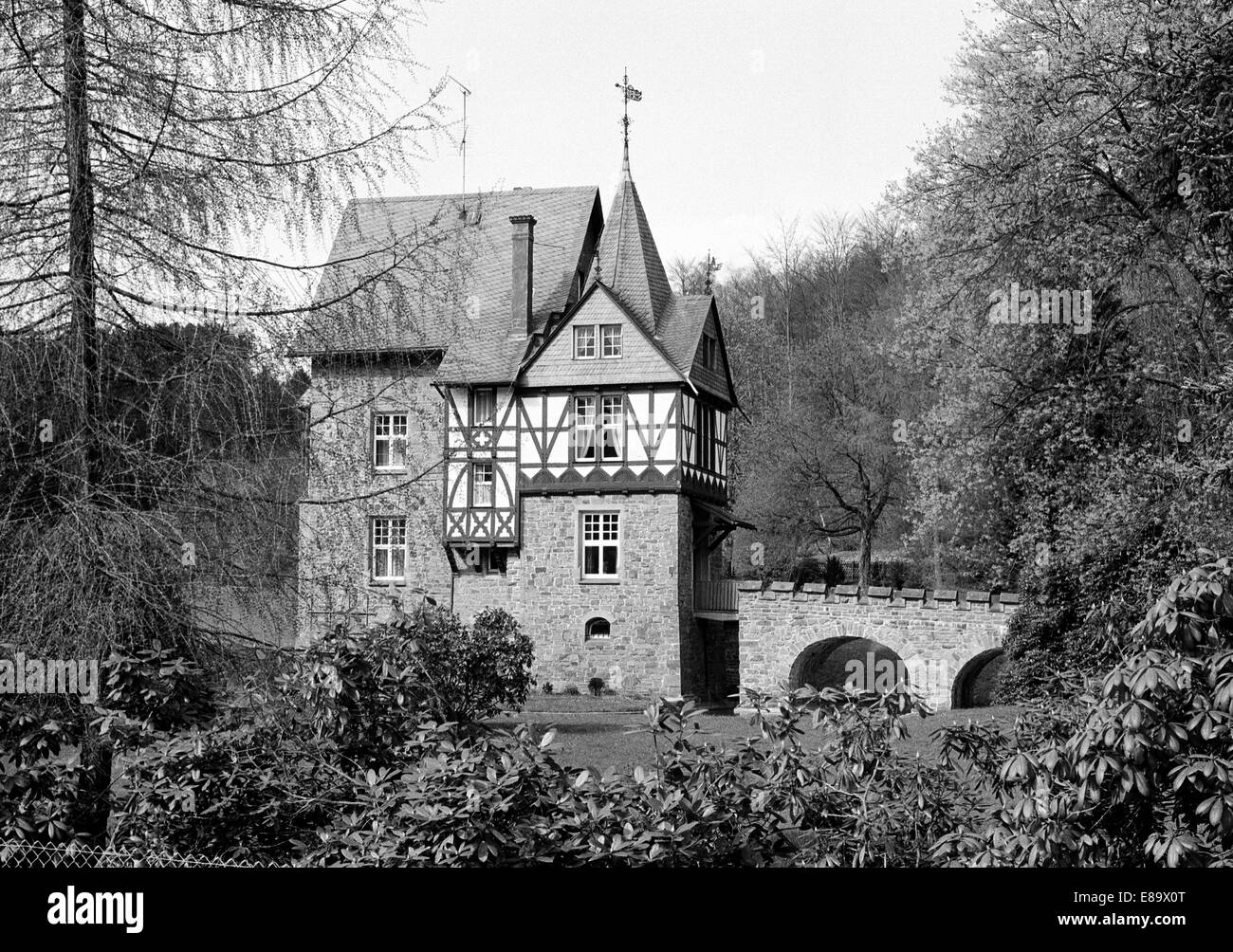 Achtziger Jahre, Wasserschloss Badinghagen in Meinerzhagen, Naturpark Ebbegebirge, Sauerland, Nordrhein-Westfalen Stockfoto