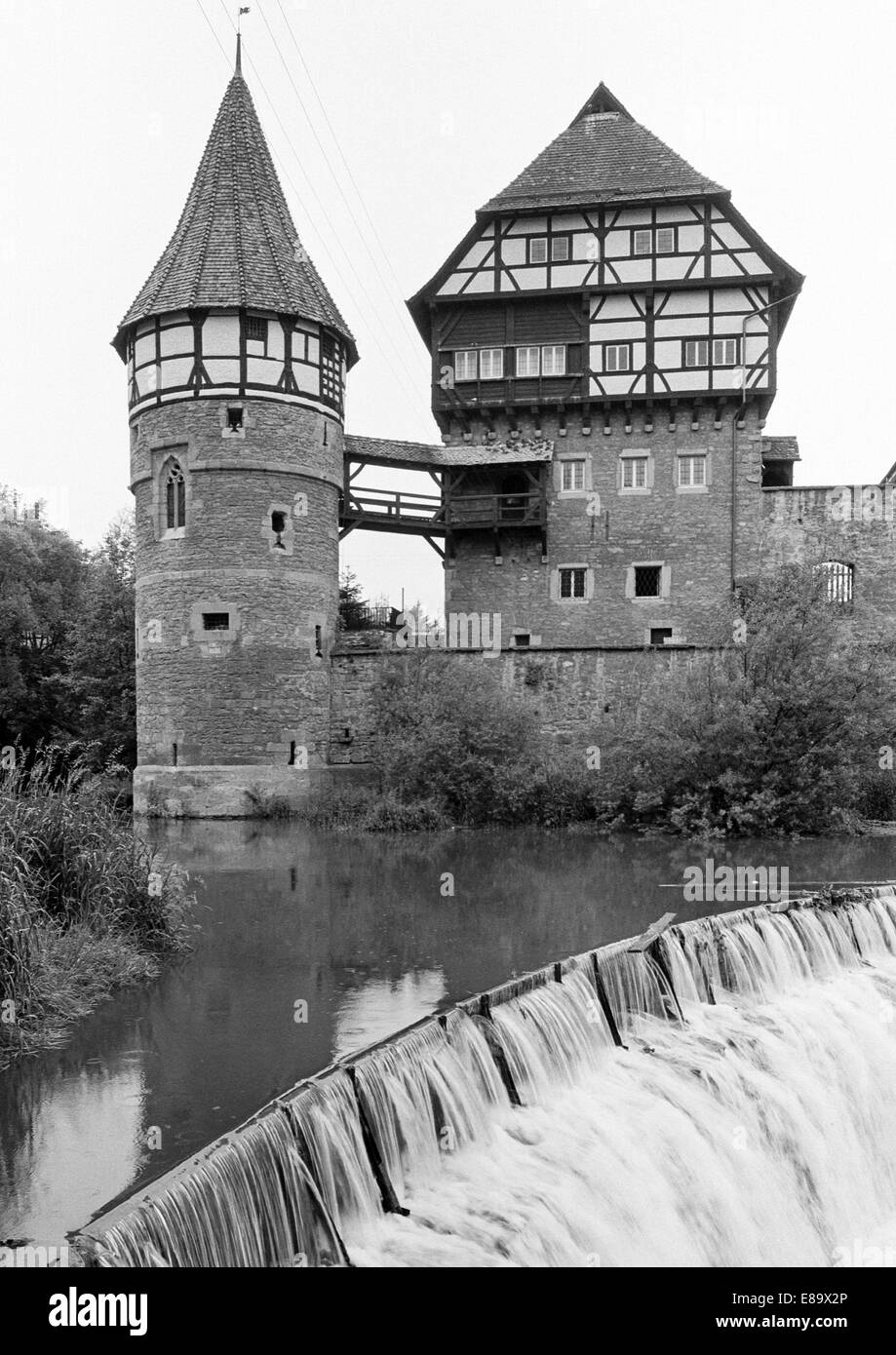 Achtziger Jahre, Zollernschloss Mit Wasserturm Und Henkersteg, Heute Museum Fuer Waage Und Gewicht Und Jugendherberge, Balingen, sch.ools.it Alb, schlechte Stockfoto