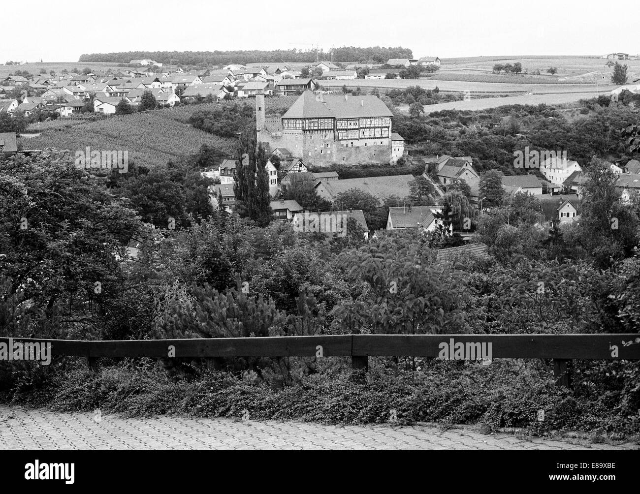 Achtziger Jahre, Stadtpanorama Und Oberes Schloss Mit Burgturm Schneck in Talheim, Neckar, Baden-Württemberg Stockfoto