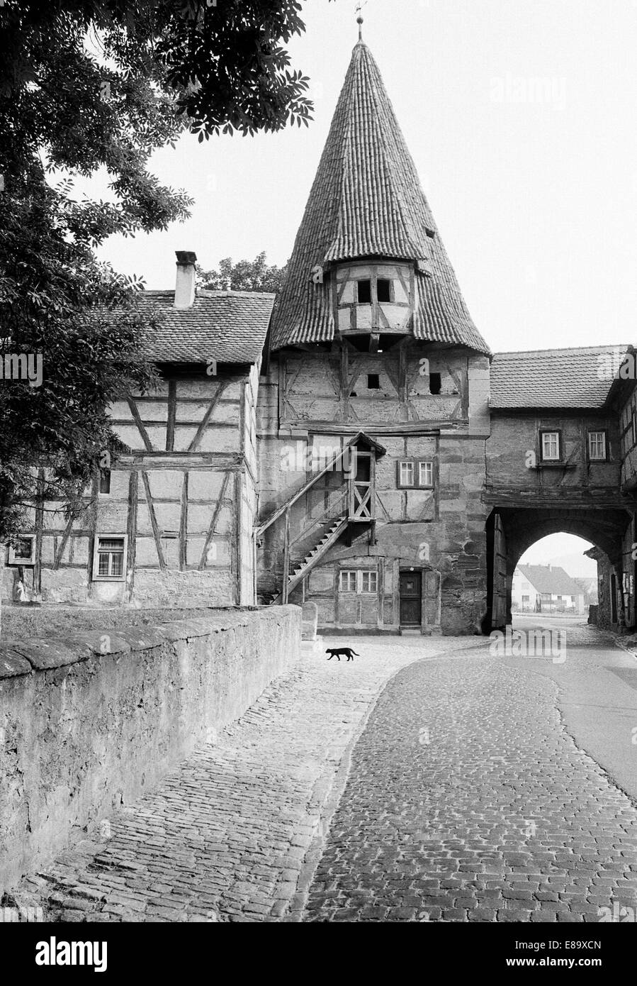 Achtziger Jahre, Stadtbefestigung, Roedelseer Stadttor in Iphofen, Naturpark Steigerwald, Unterfranken, Bayern Stockfoto