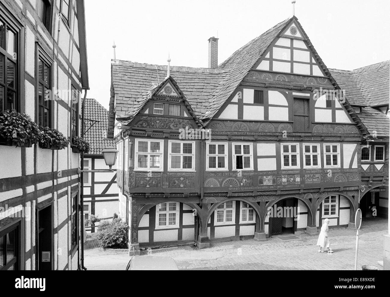 Achtziger Jahre Praechtige Holzschnitzereien bin Fachwerkrathaus in Schwalenberg, Schieder-Schwalenberg, Naturpark Teutoburger Wald / Eggegebirge, noch Stockfoto