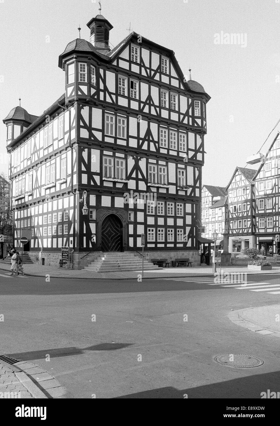 Achtziger Jahre, Marktplatz Und Fachwerkrathaus in Melsungen, Hessen, Fulda, Osthessisches Bergland Stockfoto