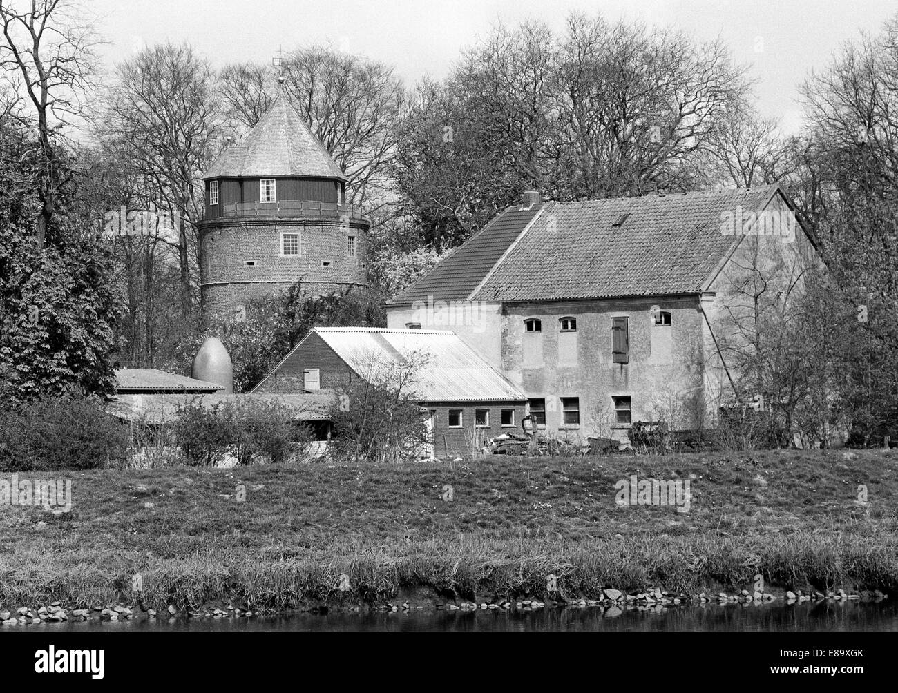 Achtziger Jahre, Burg Stickhausen der Juemme in Detern-Stickhausen, Samtgemeinde Juemme, Ostfriesland, Niedersachsen Stockfoto