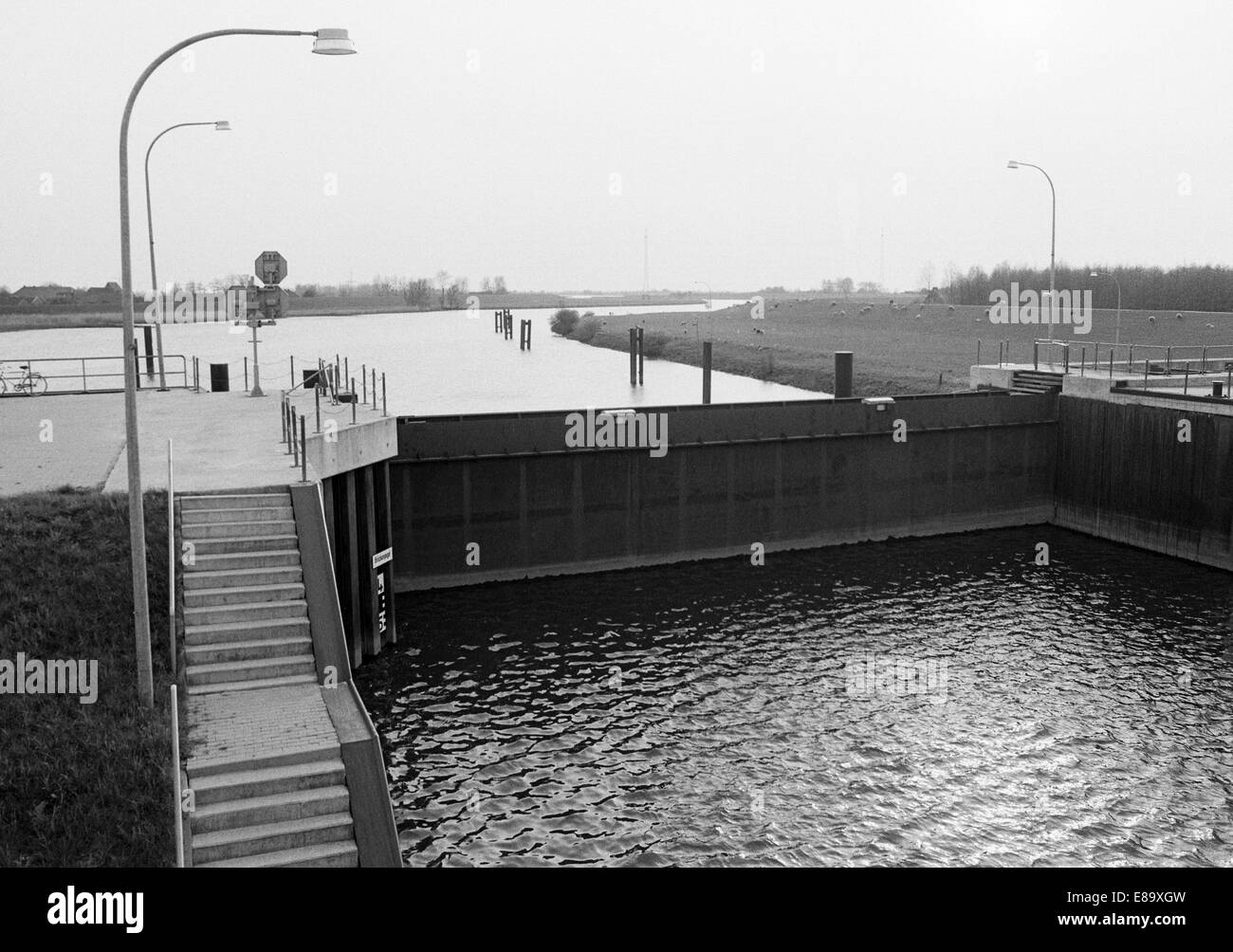 Achtziger Jahre, Muendung der Leda in die Ems in Leer, Ostfriesland, Niedersachsen Stockfoto