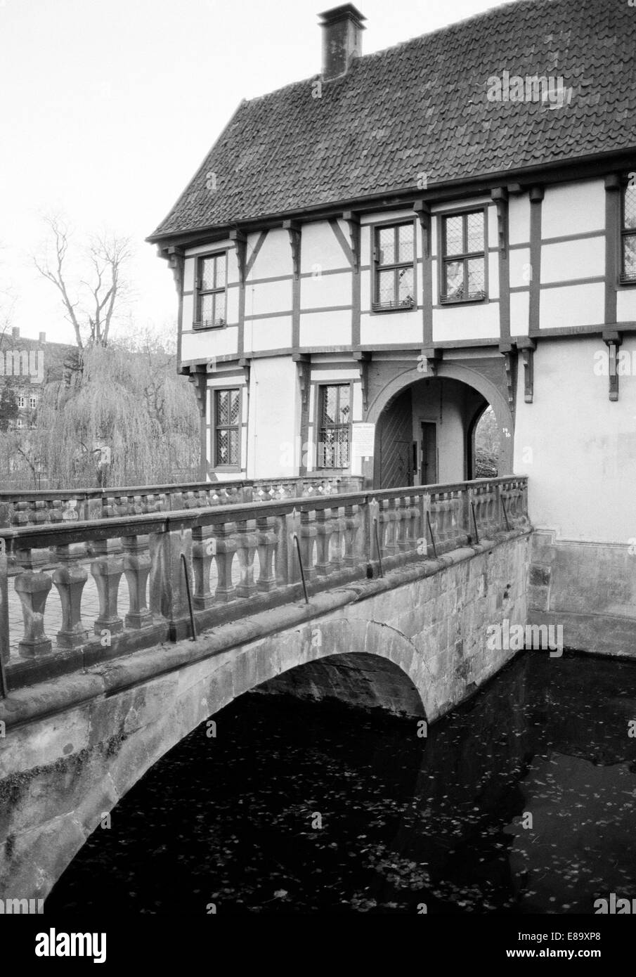 Achtziger Jahre, Torhaus Und Schlossbruecke von Schloss Burgsteinfurt in Steinfurt, Münsterland, Nordrhein-Westfalen Stockfoto