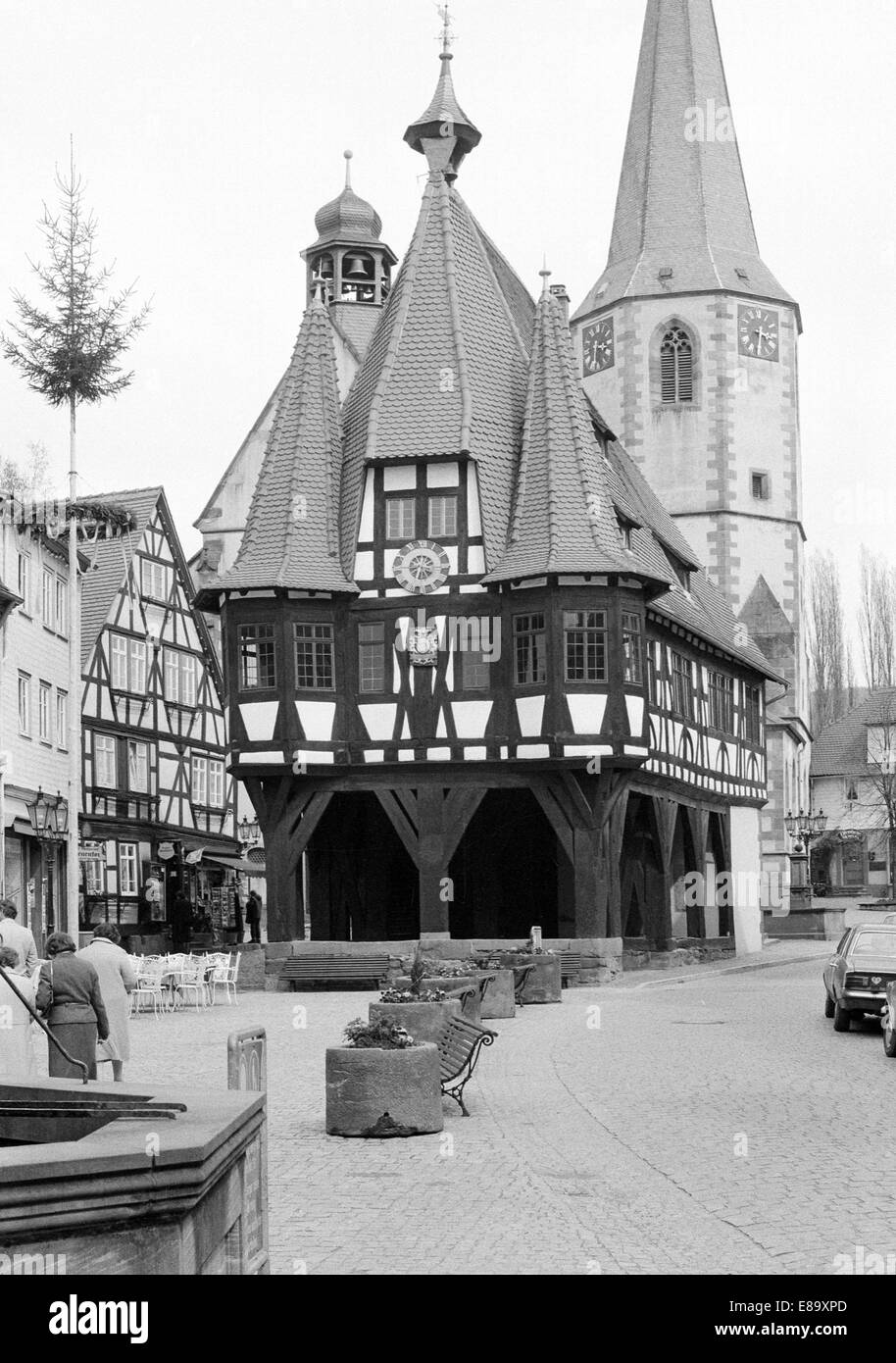 Achtziger Jahre, Marktplatz Mit Rathaus Und Stadtkirche in Michelstadt, Odenwald, Geo-Naturpark Bergstraße-Odenwald, Hessen Stockfoto