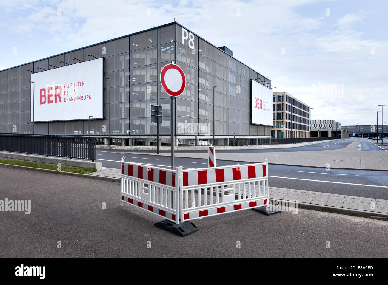 Berlin Brandenburg Airport BER, im Bau, Parkhaus am neuen Terminal, Schönefeld, Brandenburg, Deutschland Stockfoto