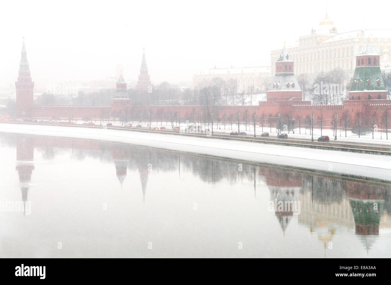 Blick auf den Kreml von der Moskwa, Moskau, Russland Stockfoto