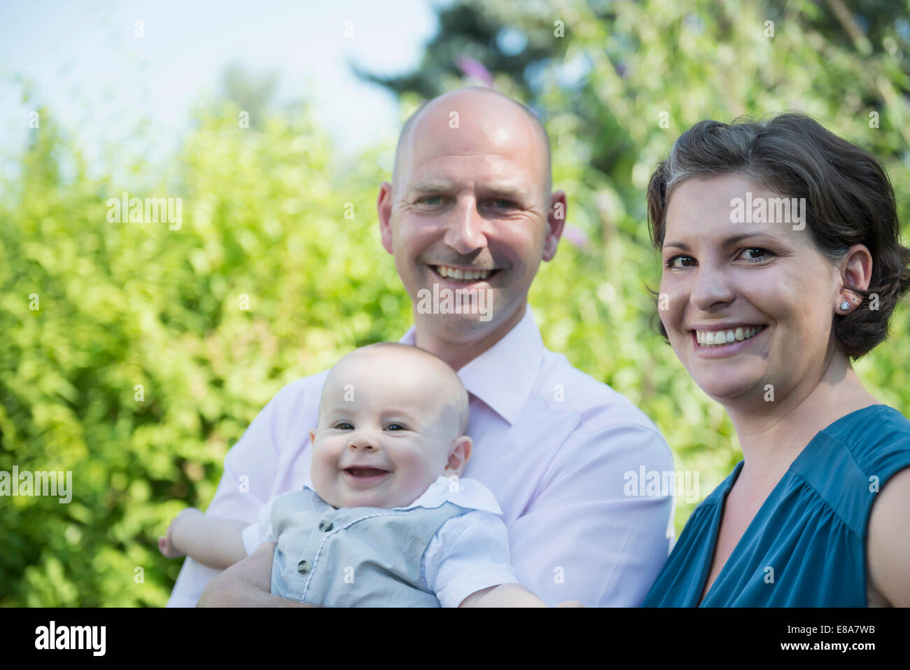 Eltern mit lachendes Baby Lächeln Stockfoto