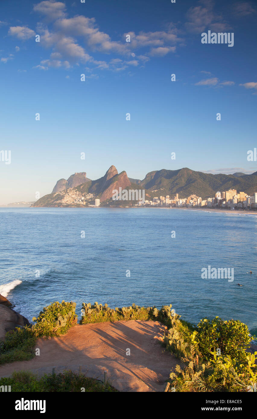 Strand von Ipanema in der Morgendämmerung, Rio De Janeiro, Brasilien Stockfoto
