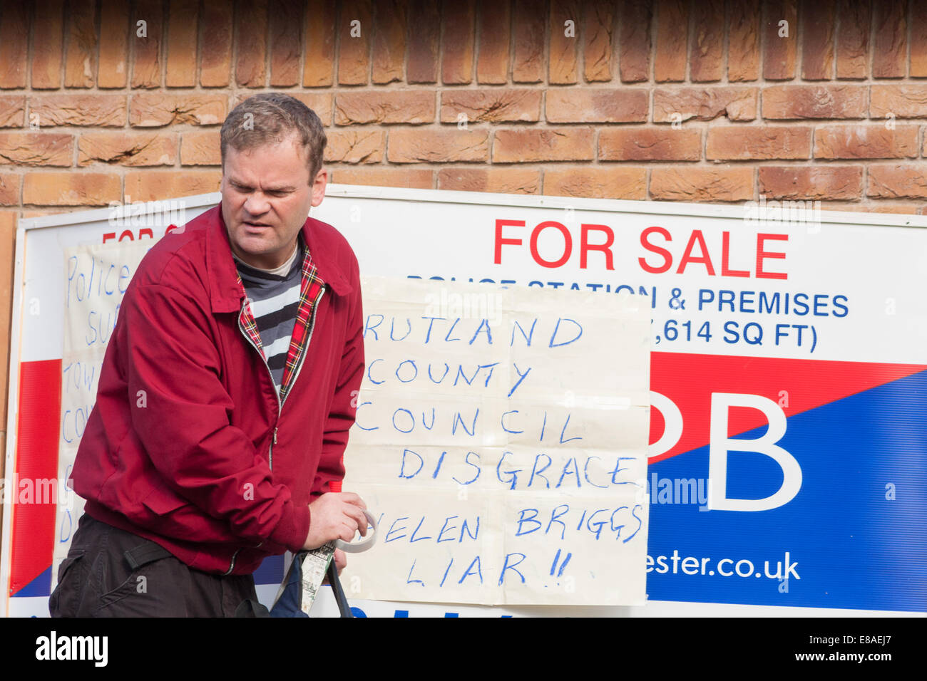 Martin Brookes aus Oakham in Rutland, England, Vereinigtes Königreich, so dass einen Protest re Rutland District Council und Leicestershire und Rutland Stockfoto