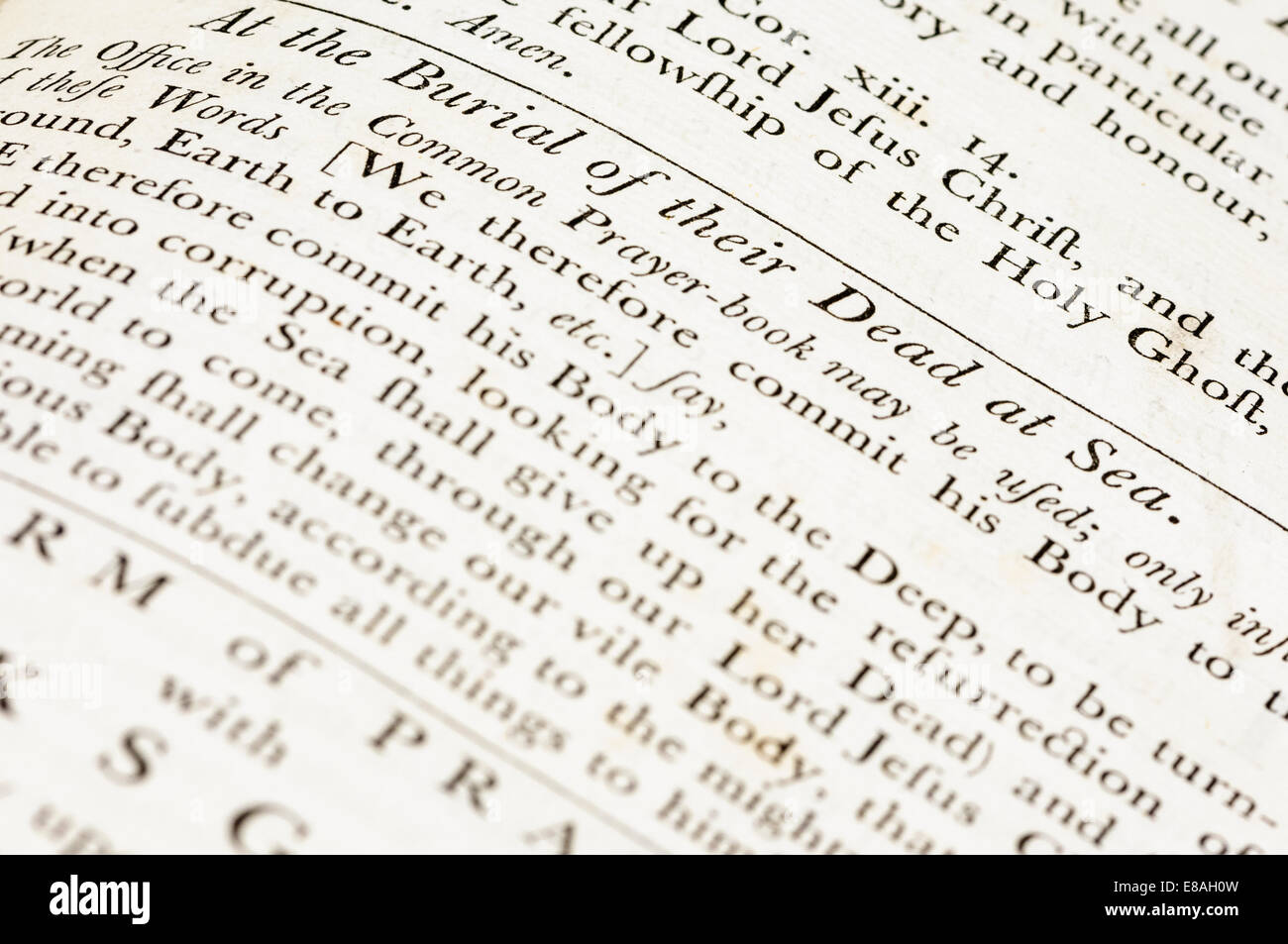 Ordnung für die Beerdigung auf dem Meer in einer sehr alten Version von Book Of Common Prayer (CofE) Stockfoto