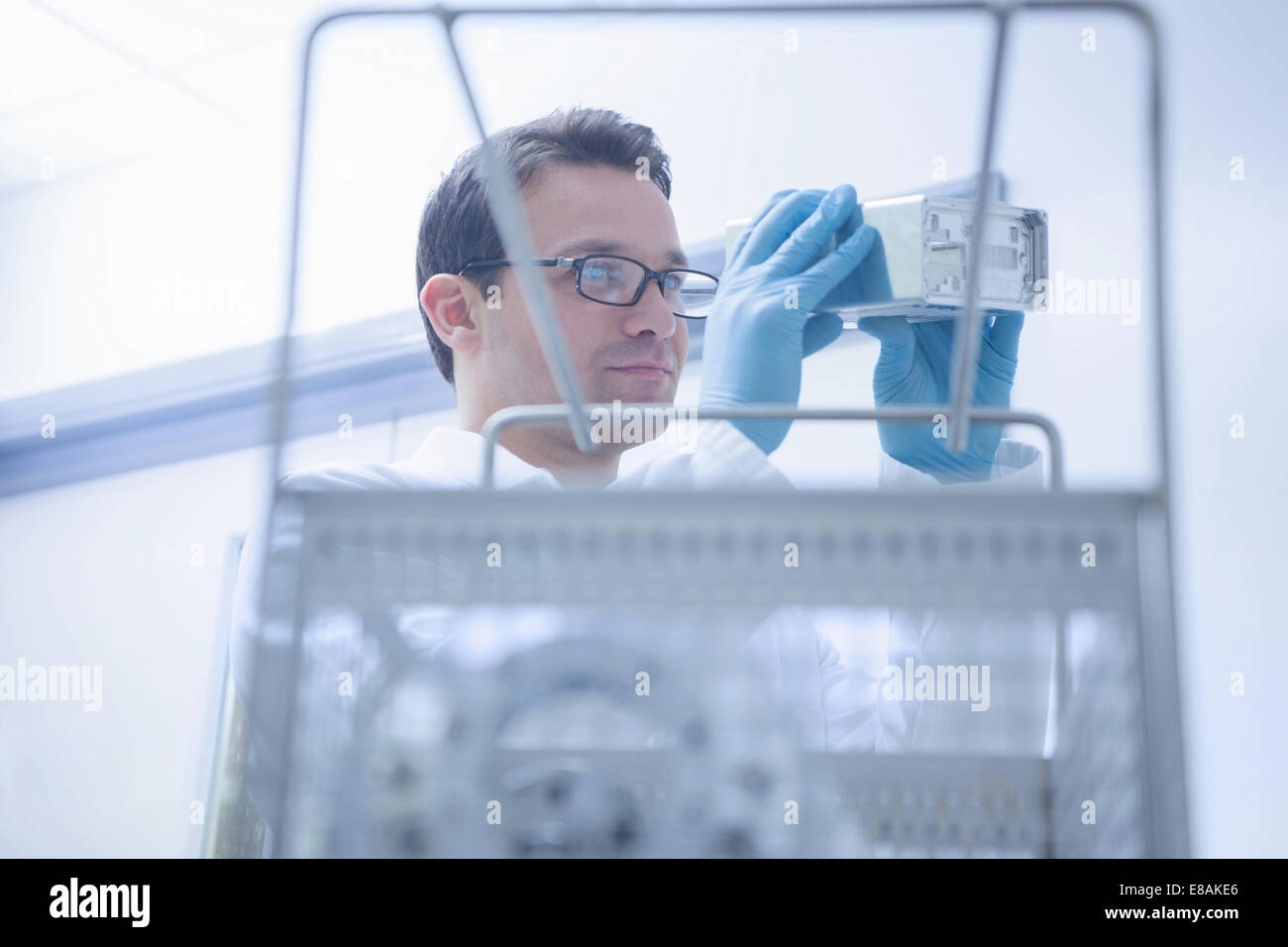 Ingenieur in CNC-Technik, Produktion und Qualitätskontrolle Stockfoto