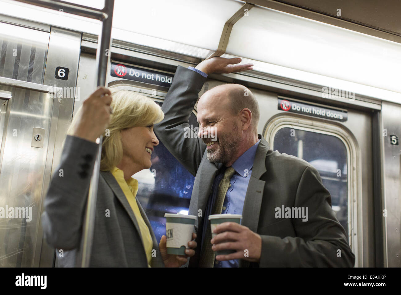 Älteres Paar in u-Bahn Stockfoto