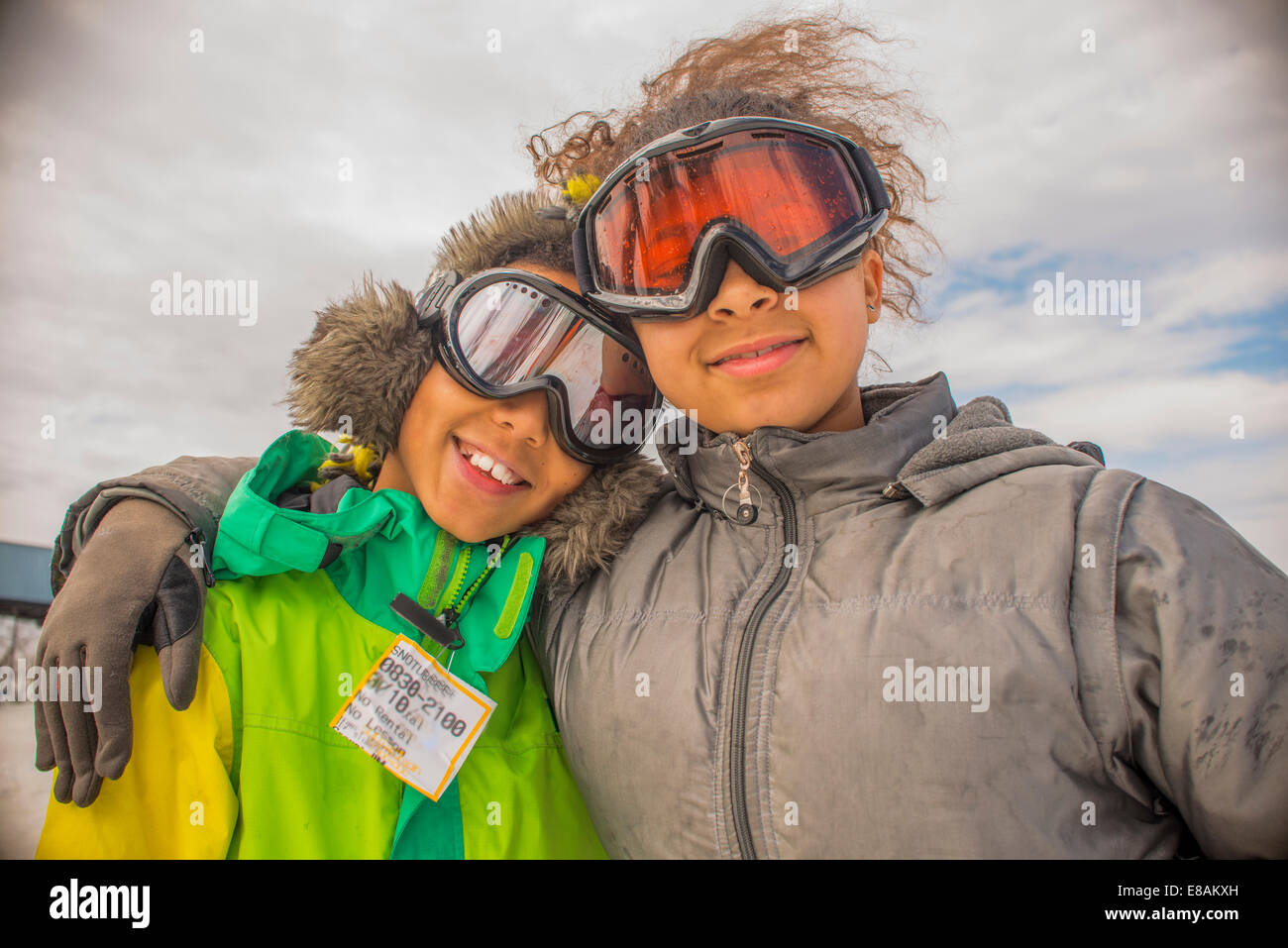 Porträt von Kindern in Skibrillen Stockfoto