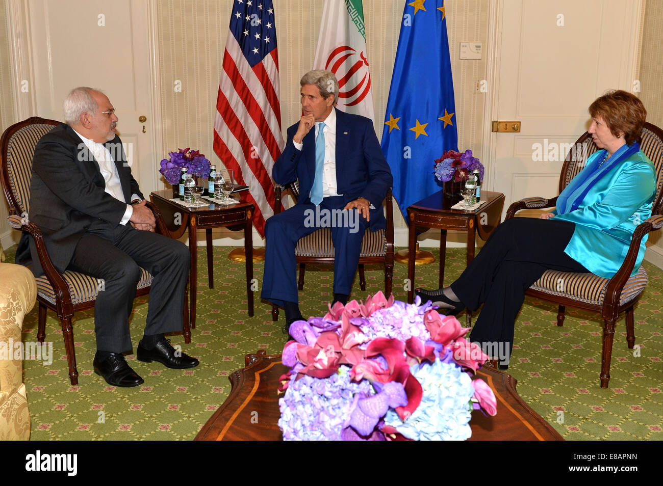 US-Außenminister John Kerry beteiligt sich ein trilaterales Treffen mit hohen Vertreterin der EU, Catherine Ashton und iranischen Außenminister Javad Zarif am Rande der 69. Sitzung der Generalversammlung der Vereinten Nationen in New York City am Sep Stockfoto