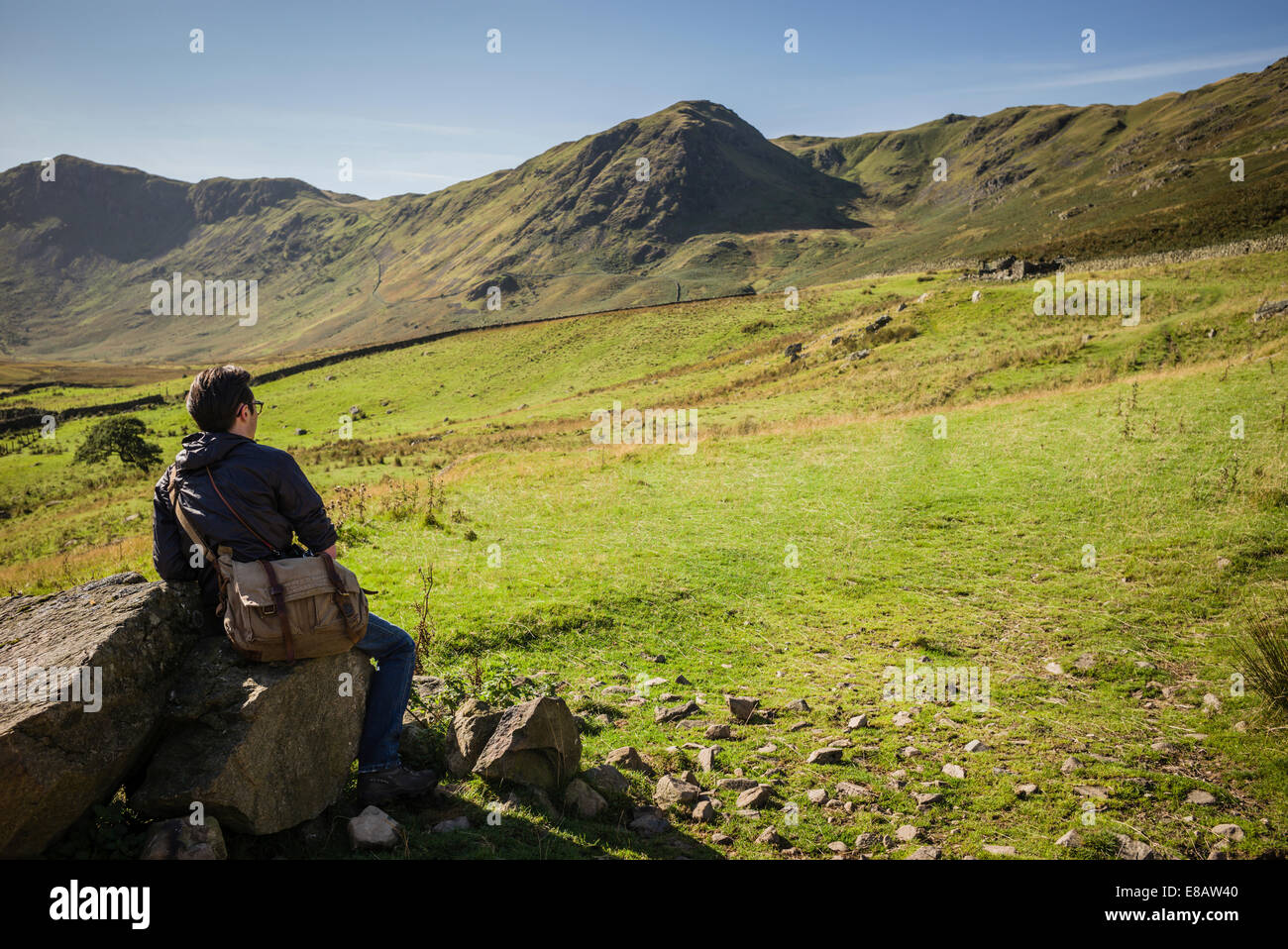 Junge männliche Wanderer in Martindale, englischen Lake District. Stockfoto