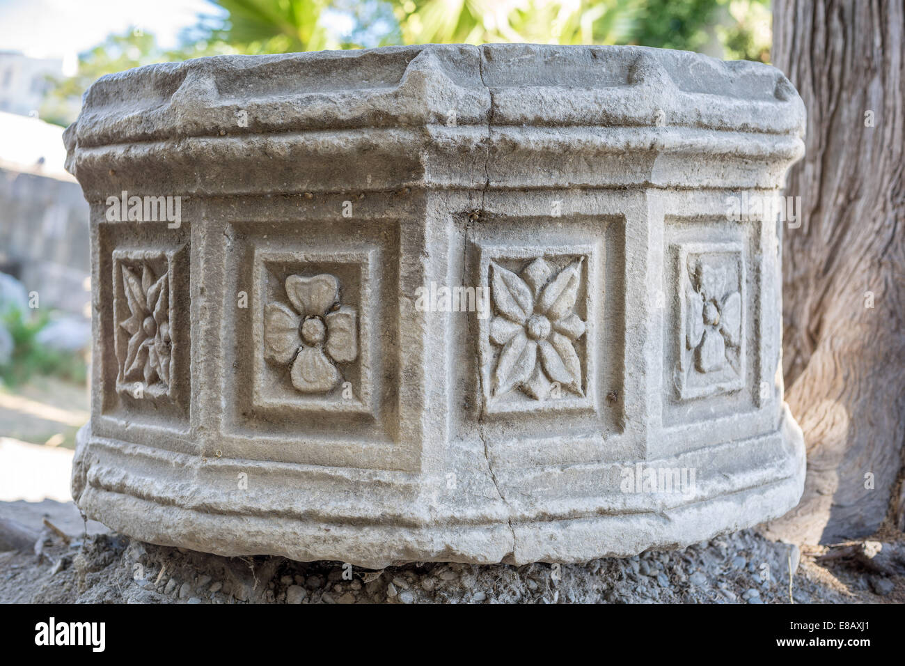 Geschnitzte alte römische Säule Basis Stadt Kos Stockfoto