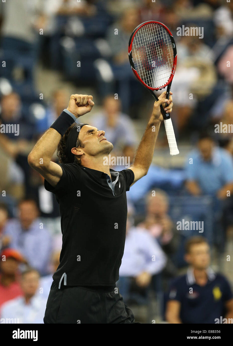 Roger Federer (SUI) feiert seinen Sieg bei den uns Open Championships 2014 im neuen USA. Stockfoto