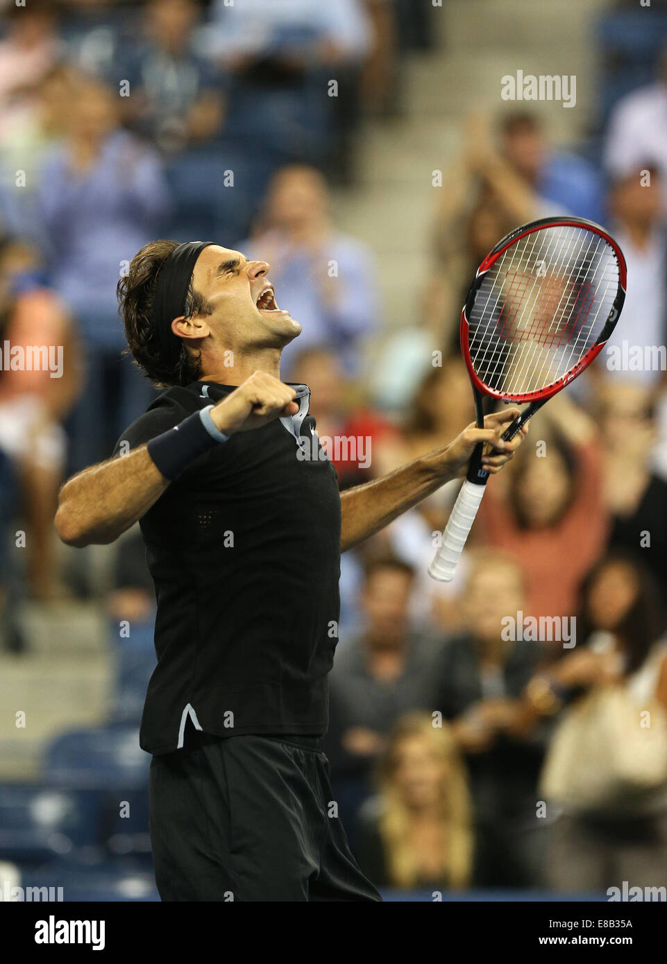 Roger Federer (SUI) feiert seinen Sieg bei den uns Open Championships 2014 im neuen USA. Stockfoto