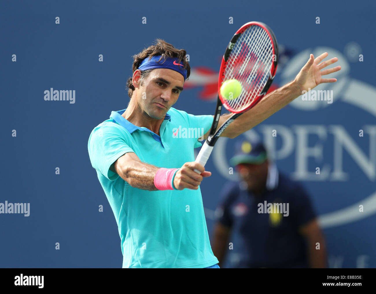 Roger Federer (SUI) in Aktion bei den US Open 2014 Championships in New York, USA. Stockfoto