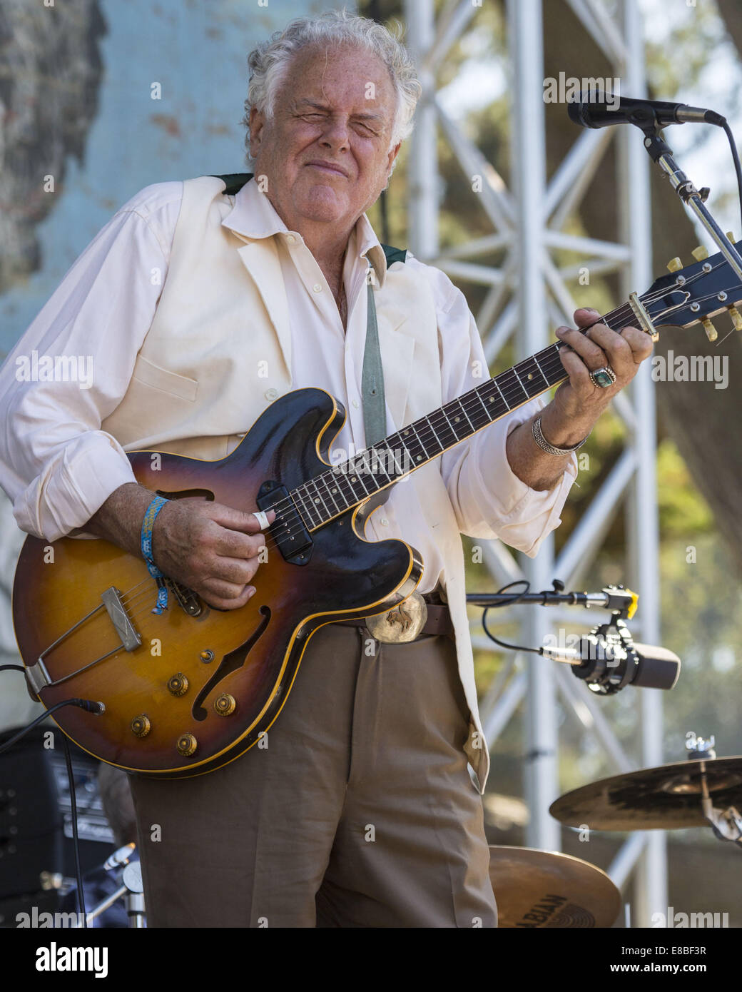 San Francisco, Kalifornien, USA. 3. Oktober 2014. Oktober 3, führt 2014.Grammy-Preisträger PETER ROWAN beim kaum streng Bluegrass Festival im Golden Gate Park, San Francisco, Kalifornien. Das jährliche Festival ist eine kostenlose Veranstaltung mit über 100 musikalischen Künstlern auf 7 Bühnen. Das Festival dauert bis Sonntag, 5. Oktober 2014. Bildnachweis: Tracy Barbutes/ZUMA Draht/Alamy Live-Nachrichten Stockfoto