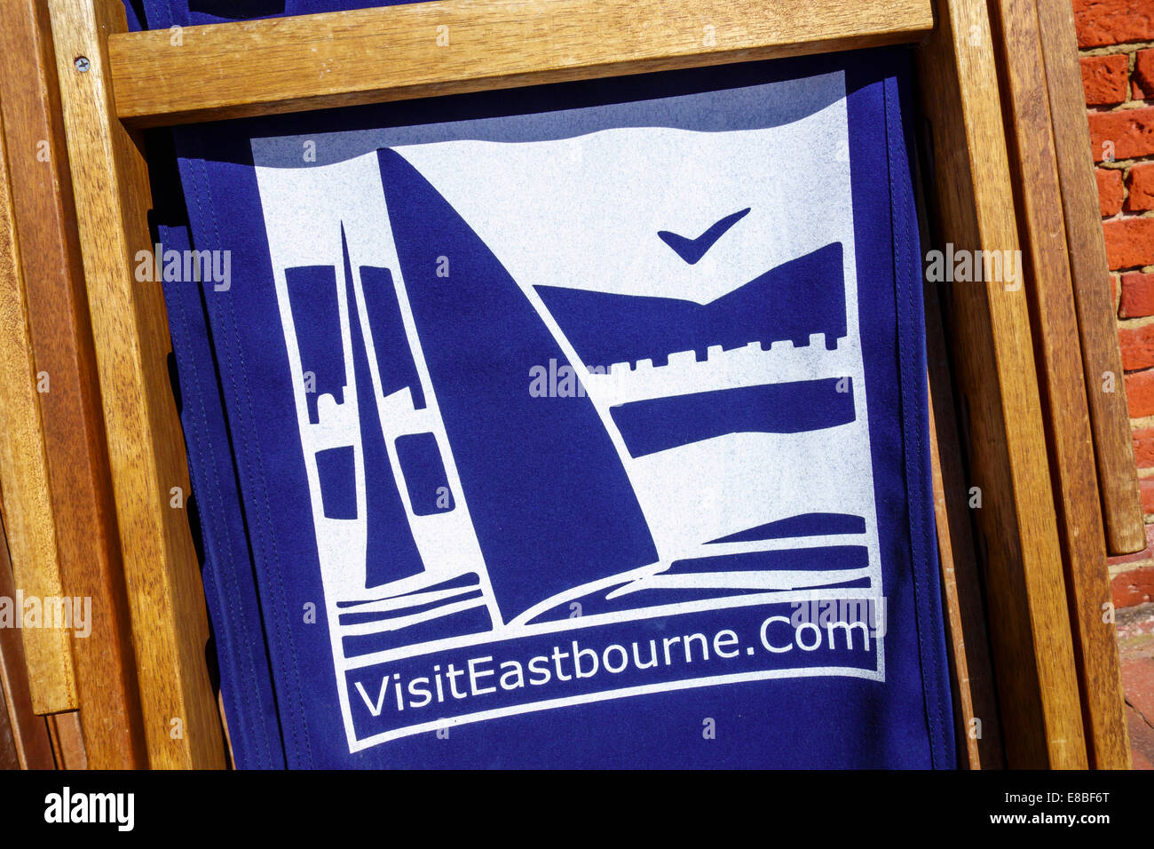 Besuchen Sie Eastbourne Liegestuhl Logo Sussex www.visiteastboune.com Stockfoto