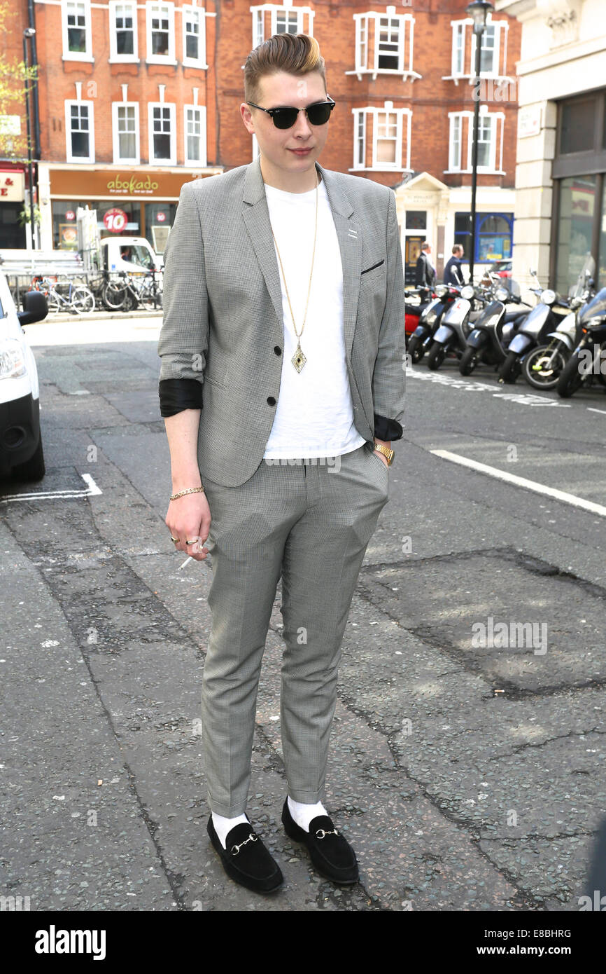 John Newman verlässt BBC Radio 2 Featuring: John Newman außerhalb BBC Radio 2 wo: London, Vereinigtes Königreich als: 1. April 2014 Stockfoto