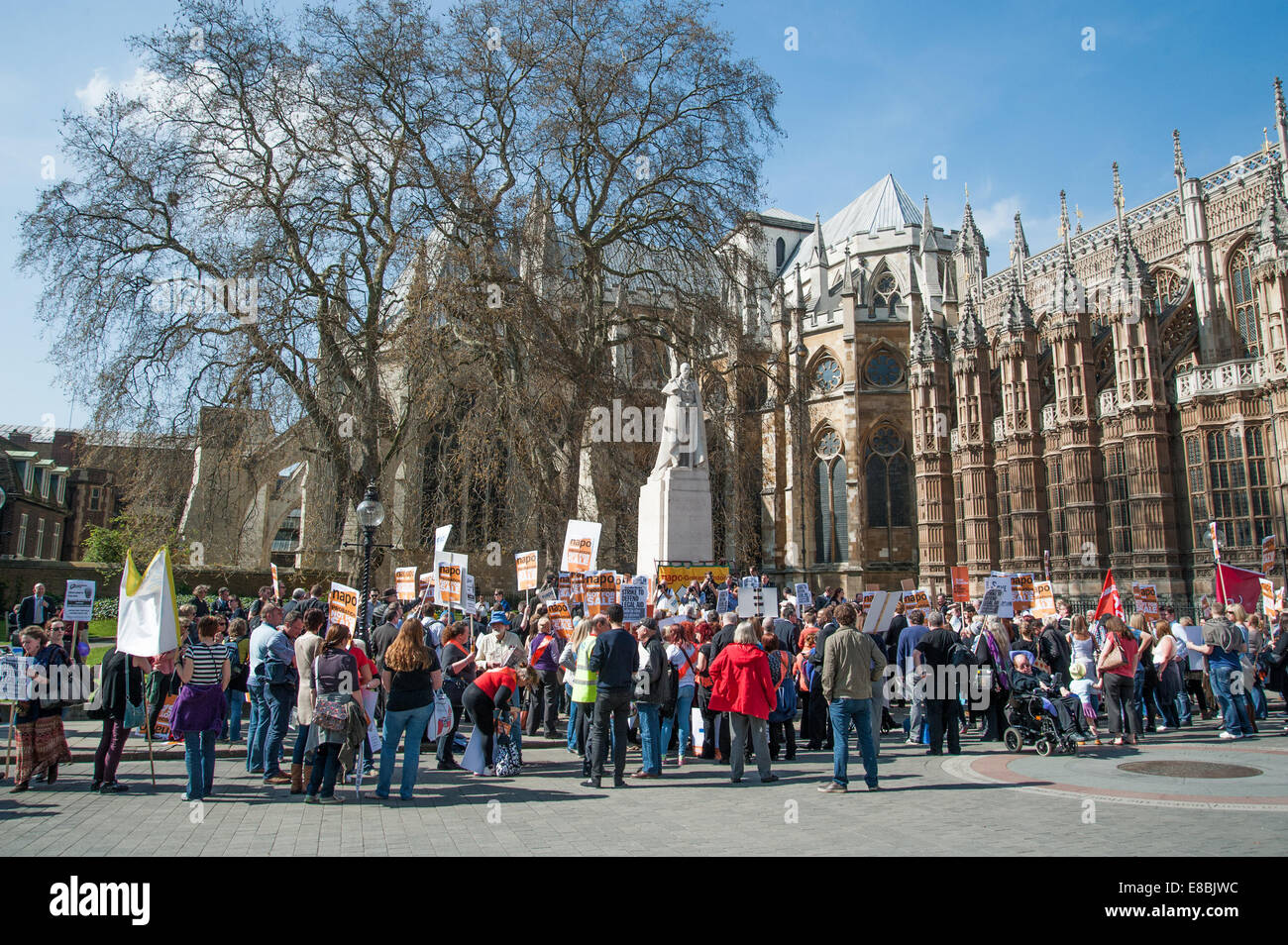 "April Fools Day" Protest gegen Kürzungen auf Beratungs-/Prozesskostenhilfe "April Fools Day" Protest gegen Kürzungen auf Beratungs-/Prozesskostenhilfe Gesamtansicht des Protestes. Rechtsanwälte, Strafverteidigung Anwälte, Anwälte, Bewährungshelfer und Prozesskostenhilfe Vertreter protestieren gegen Kürzungen auf Beratungs-/Prozesskostenhilfe.  Mitwirkende: Demonstranten, Demonstranten wo: London, England, Vereinigtes Königreich als: 1. April 2014 Stockfoto