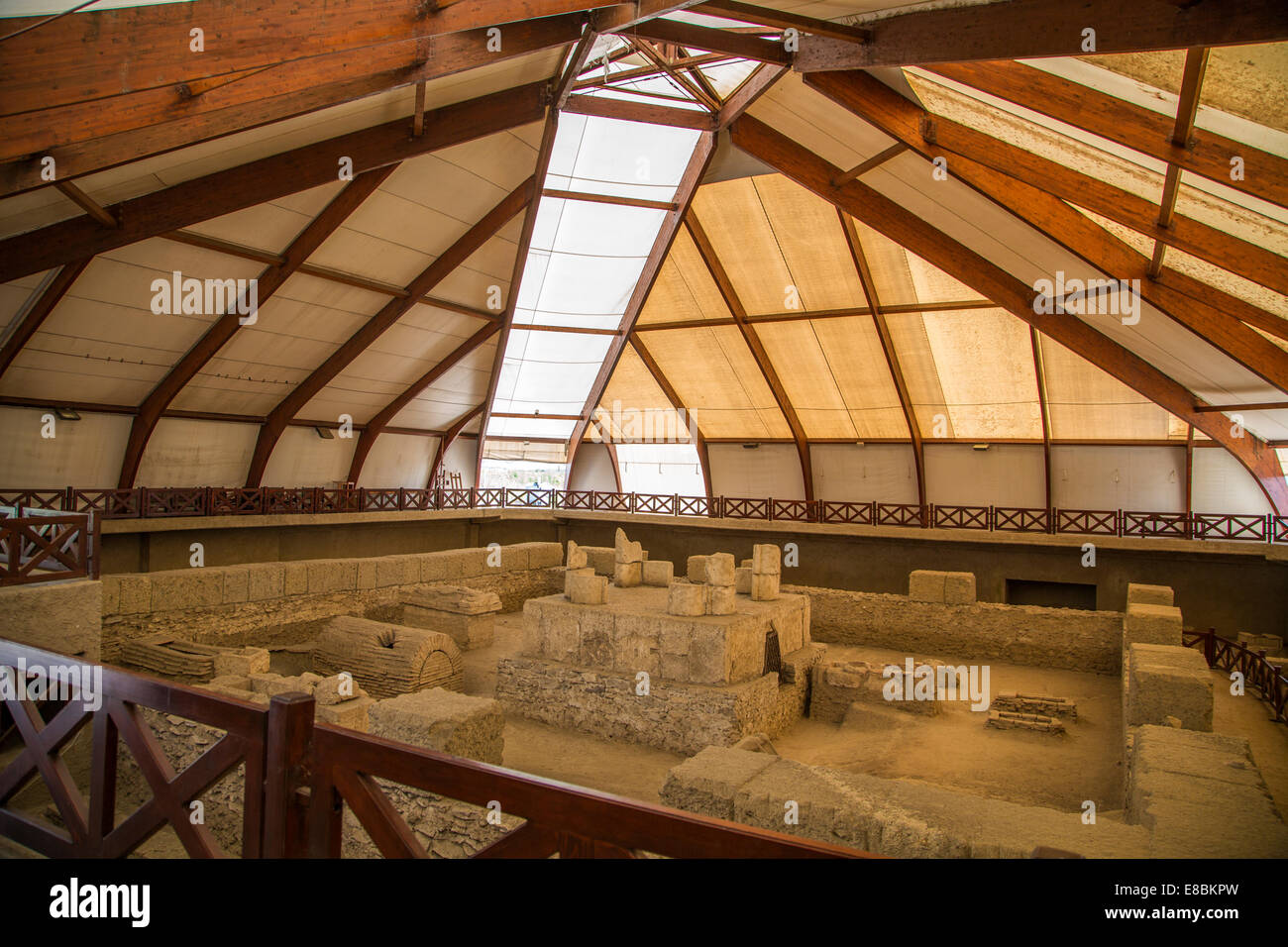 Ruinen des Mausoleums am Viminacium Standort in der Nähe von Kostolac, Serbien. Stockfoto