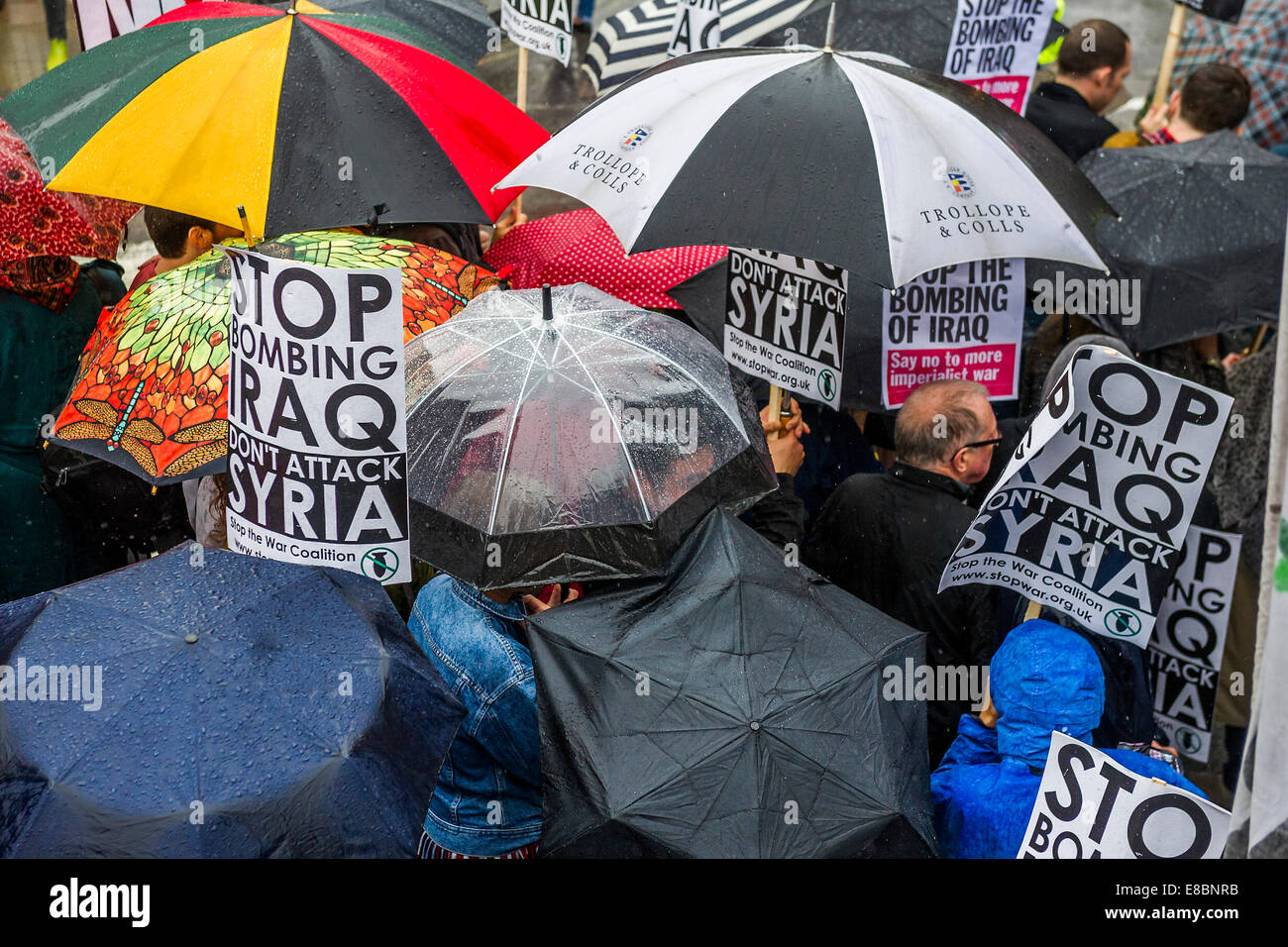 London, UK. 4. Oktober 2014. Die Bombardierung des Irak - Don't Angriff Syrien Demonstration und März von Tempel Ort zur Downing Street zu stoppen.  Organisiert von der Haltestelle der Kriegskoalition. Westminster, London, UK 4. Oktober 2014. Bildnachweis: Guy Bell/Alamy Live-Nachrichten Stockfoto