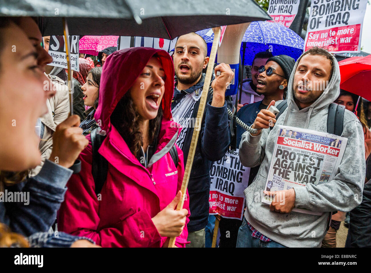 London, UK. 4. Oktober 2014. Die Bombardierung des Irak - Don't Angriff Syrien Demonstration und März von Tempel Ort zur Downing Street zu stoppen.  Organisiert von der Haltestelle der Kriegskoalition. Westminster, London, UK 4. Oktober 2014. Bildnachweis: Guy Bell/Alamy Live-Nachrichten Stockfoto