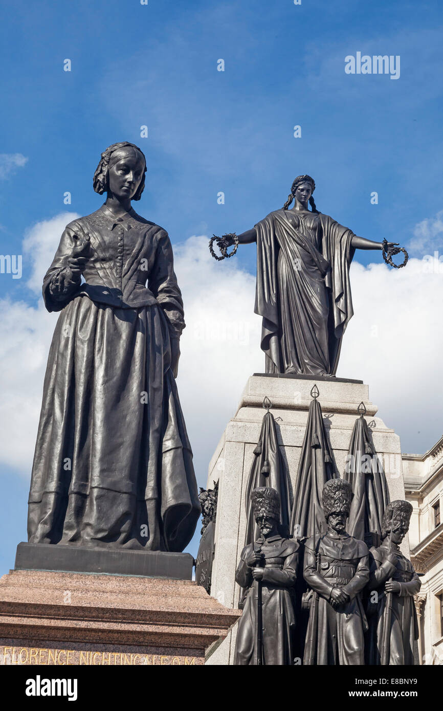 London Waterloo Place Florence Nightingale Statue und das Krim-Krieg-Denkmal Stockfoto